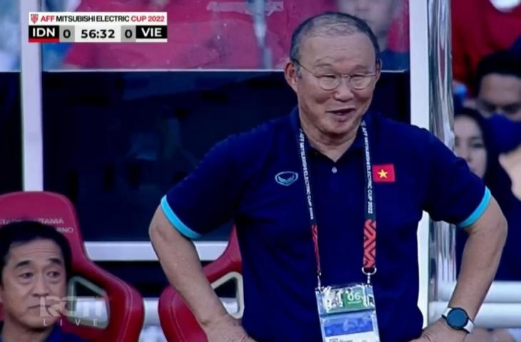 Ekspresi pelatih Vietnam Park Hang-seo di pertandingan babak semifinal leg pertama Piala AFF 2022 melawan Timnas Indonesia di Stadion Utama Gelora Bung Karno (SUGBK), Jumat 6 Januari 2022. 