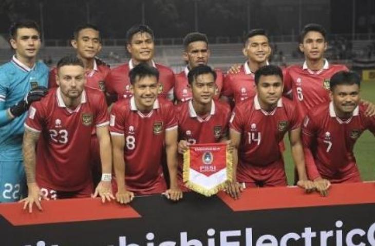 Skuad Timnas Indonesia sebelum menghadapi Timnas Filipina dalam laga lanjutan Grup A Piala AFF 2022 di Rizal Memorial Stadium, Manila, Filipina, Senin (2/1/2023). Indonesia berhasil menang 2-1 atas Filipina (ANTARA FOTO/Akbar Nugroho Gumay/wsj)