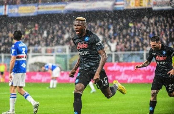 Selebrasi Victor Osimhen usai cetak gol saat Napoli taklukkan Sampdoria 2-0. (AFP)