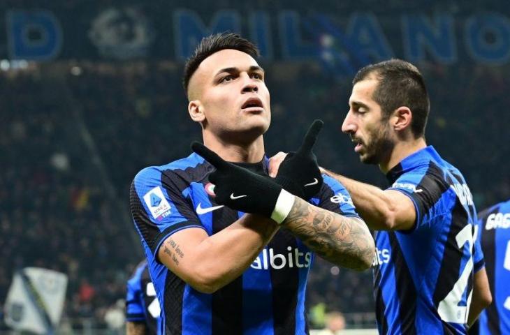 Selebrasi penyerang Inter Milan Lautaro Martinez setelah mencetak gol dalam pertandingan pekan ke-18 Liga Italia 2022/23 lawan Hellas Verona di Guiseppe Meazza, Milan pada Sabtu 14 Januari 2023. ANTARA/AFP/MIGUEL MEDINA