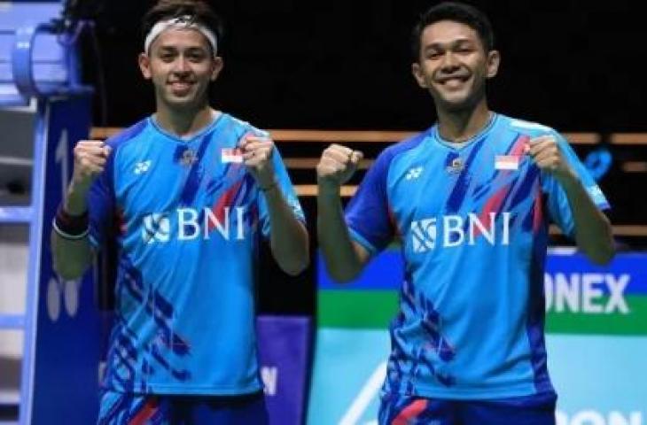 Ganda putra Indonesia Fajar Alfian/Muhammad Rian Ardianto merayakan kemenangan di babak semifinal Malaysia Open 2023. (dok.PBSI)