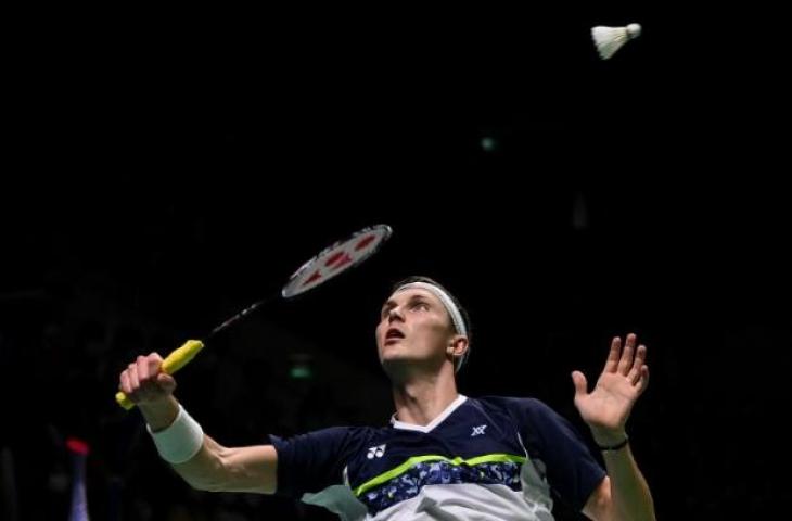 Pebulu tangkis tunggal putra Denmark Viktor Axelsen di final Indonesia Open 2022 di Istora Senayan, Jakarta, Minggu (19/6/2022). (ANTARA FOTO/Sigid Kurniawan/nym).