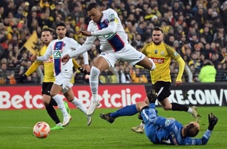 Kylian Mbappe borong 5 gol saat Paris Saint-Germain kalahkan klub divisi 6 Pays de Cassel 7-0 di Piala Prancis. (AFP)