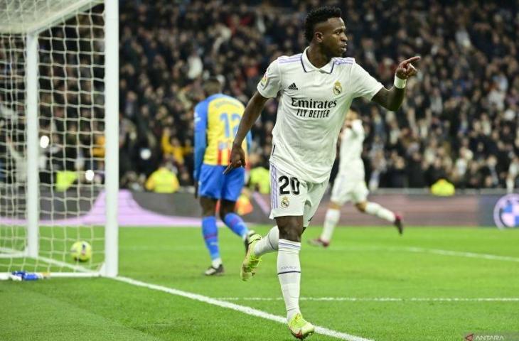 Selebrasi Vinicius Junior setelah mencetak gol untuk Real Madrid dalam pertandingan Liga Spanyol lawan Valencia di Santiago Bernabeu pada 3 Februari 2023. ANTARA/AFP/JAVIER SORIANO