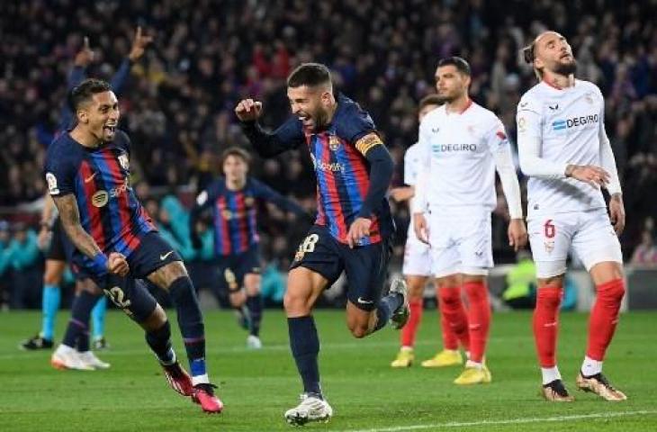 Selebrasi Jordi Alba usai cetak gol saat Barcelona taklukkan Sevilla 3-0. (AFP)