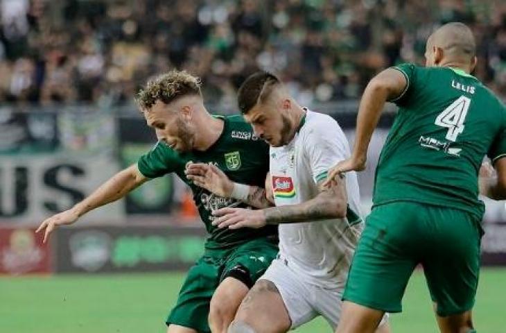 Potret duel Persebaya Surabaya vs PSS Sleman di Liga 1 2022. (Dok. PSS Sleman)