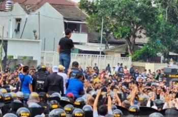 Suporter Ricuh di Luar Stadion, Laga PSIS Semarang vs Persis Solo Sempat Terhenti