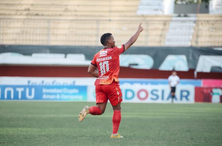 Selebrasi pemain Bali United Eber Bessa usai jebol gawang Persebaya Surabaya di BRI Liga 1. (dok. Bali United)