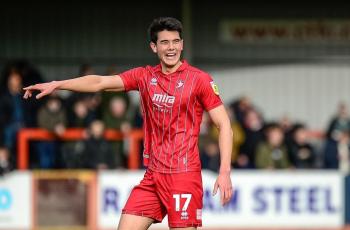 Debut di Cheltenham Town FC tapi Dibantai 4-0, Statistik Elkan Baggott Bikin Meringis