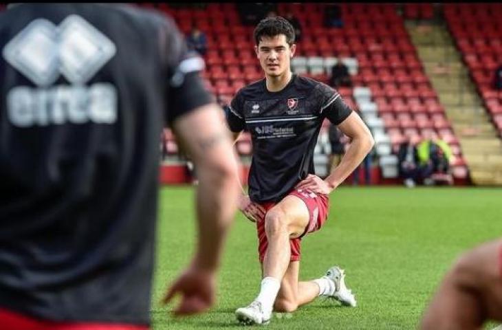 Bek timnas Indonesia, Elkan Baggott debut di Cheltenham Town FC. (Instagram/ctfcofficial)