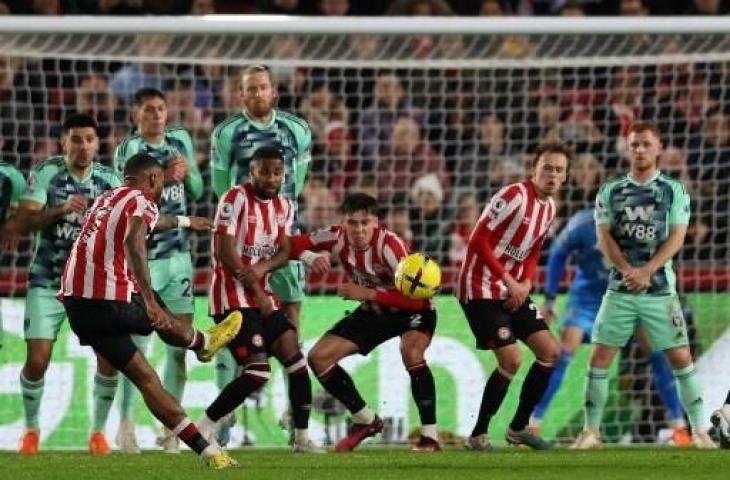 Brentford menang dramatis lawan Fulham dengan skor 3-2 pada laga pekan ke-26 Liga Inggris. (AFP)