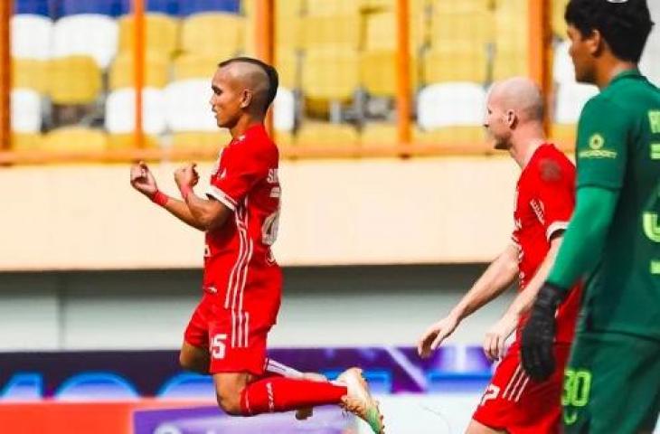 Selebrasi Riko Simanjuntak usai cetak gol kemenangan Persija Jakarta atas PSIS Semarang 1-0. (Dok. Persija)