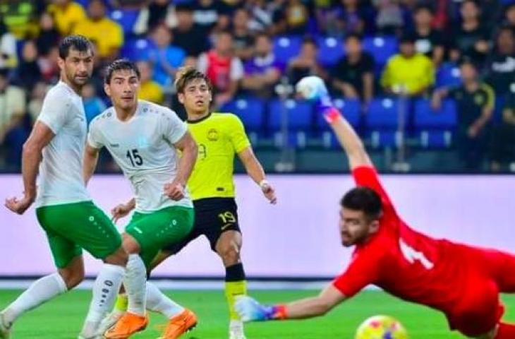 Momen pemain Malaysia, Akhyar Rasyid saat bobol gawang Turkmenistan. (Instagram)