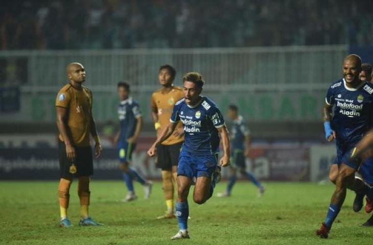 Selebrasi Daisuke Sato usai cetak gol saat Persib Bandung kalahkan Bhayangkara FC 2-1. (Dok. Persib)