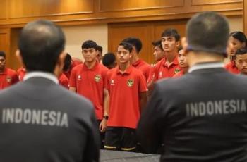 Timnas U-22 Potong Tumpeng Bebas dari Sanksi Berat FIFA, Netizen: Gak Sekalian Perpanjang Kontrak STY?