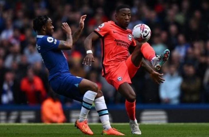 Aksi Raheem Sterling saat Chelsea kalah lawan Brighton 1-2. (AFP)