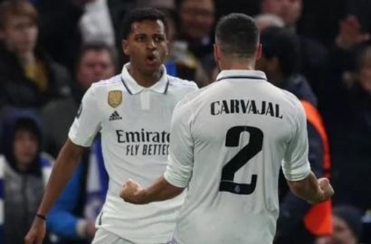 Selebrasi Rodrygo Goes (kiri) setelah mencetak gol pertama Real Madrid dalam pertandingan leg kedua perempat final Liga Champions lawan Chelsea di Stamford Bridge pada 18 April 2023. (ANTARA/AFP/ADRIAN DENNIS)