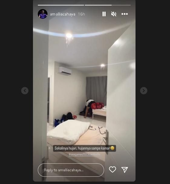 Kamar pebulu tangkis Indonesia kebanjiran gegara atap bocor. (Instagram)