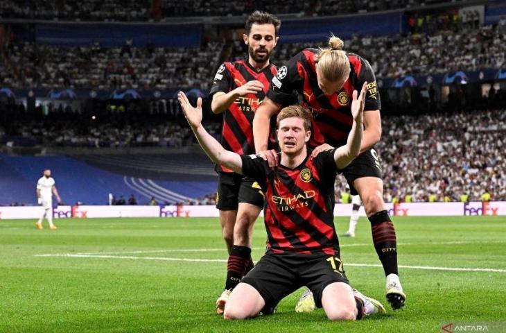 Kevin De Bruyne merayakan gol penyeimbang u​​​​​​​ntuk Manchester City yang dicetaknya ke gawang Real Madrid dalam pertandingan leg pertama semifinal Liga Champions di Santiago Bernabeu pada 10 Mei 2023. (Twitter)