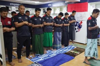 Timnas Indonesia U-22 Salat Magrib Berjamaah usai Kandaskan Vietnam, Media Kamboja Turut Menyoroti