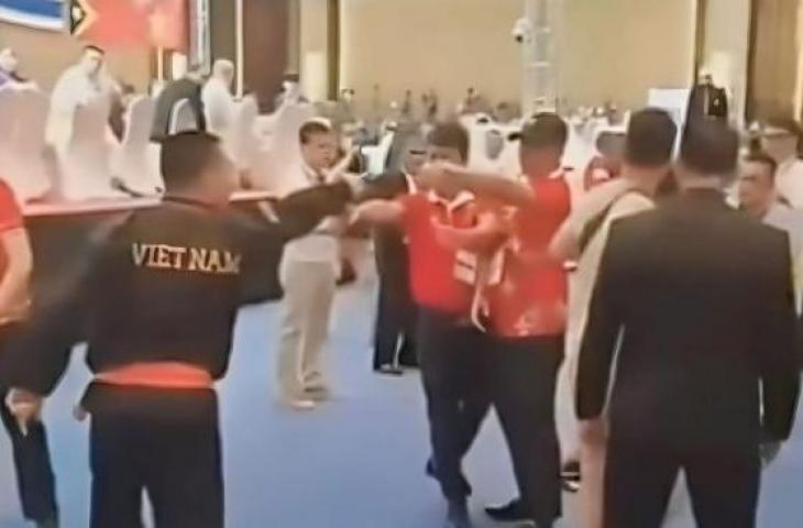 Letkol Wahyo Yuniartoto turun tangan bela tim silat Indonesia saat Vietnam ngajak baku hantam pada Sea Games 2023. ((Tangkap Layar Youtube/videoinformasi))
