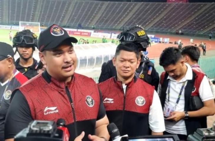 Menpora Dito Ariotedjo setelah Timnas Indonesia meraih emas SEA Games 2023 di Olympic Stadium Phnom Penh, Kamboja, Selasa (16/5/2023). ANTARA/Bayu Kuncahyo

