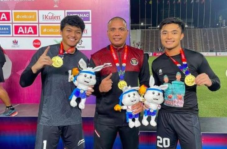 Adi Satryo dan Ernando Ari Sutaryadi sukses bawa Timnas Indonesia U-22 raih emas di SEA Games 2023. (Instagram/adisatryoo)