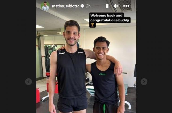 Pratama Arhan dapat sambutan hangat dari rekannya di Tokyo Verdy. (Instagram/matheusvidotto)