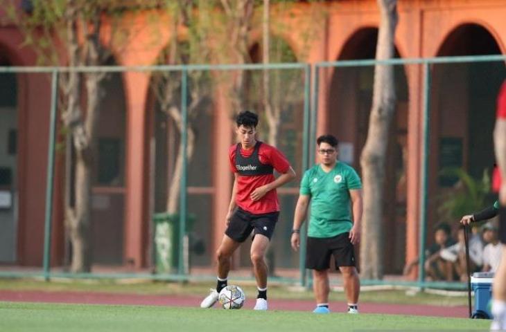 Pemain tim nasional Indonesia Rafael Struick menjalani latihan di Lapangan Thor, Surabaya, Kamis (8/6//2023). (ANTARA/HO/PSSI)