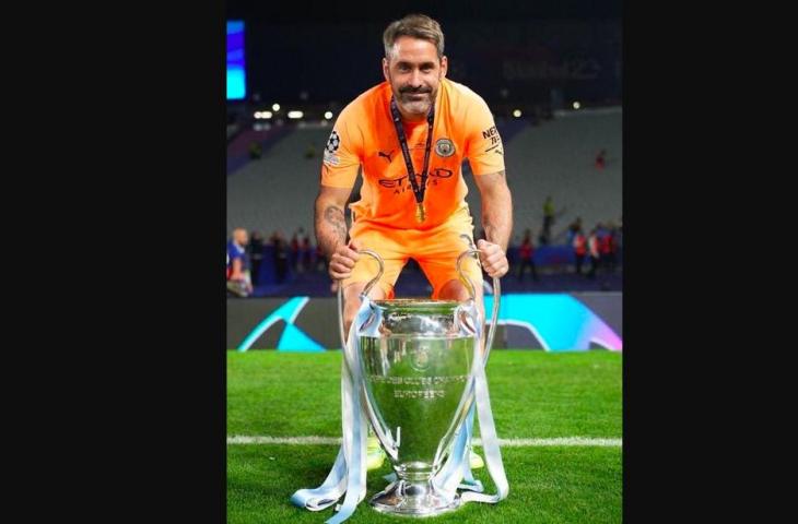 Scott Carson juara Liga Champions bareng Manchester City. (Twitter)