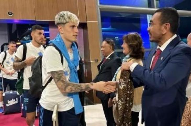 Pemain Timnas Argentina tiba di bandara Soekarno-Hatta, Jumat (16/6/2023). [Twitter@Argentina]