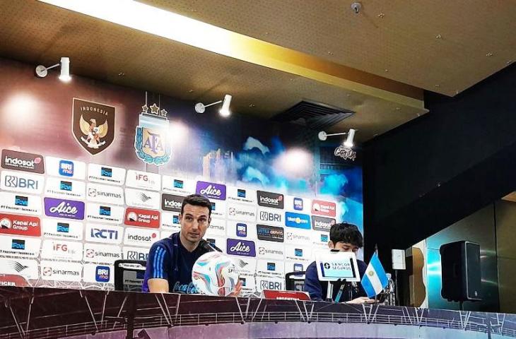 Pelatih tim nasional Argentina Lionel Scaloni dalam konferensi pers menjelang pertandingan antara Indonesia melawan Argentina di media center, Stadion Gelora Bung Karno, Jakarta, Minggu (18/6/2023). (ANTARA/FAJAR SATRIYO)