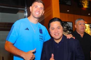 Jelang Duel Timnas Indonesia vs Argentina, Erick Thohir Dapat Hadiah Spesial dari Emiliano Martinez