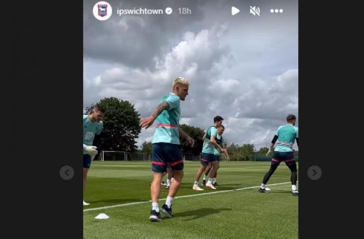 Elkan Baggott tampak sudah berlatih bersama Ipswich Town (Instagram/ipswichtown)