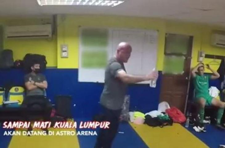 Bojan Hodak ngamuk di ruang ganti saat menangani Kuala Lumpur City FC. (Astro Arena)