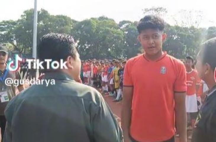 Pemain setinggi 193 cm ikuti seleksi Timnas Indonesia U-17. (TikTok/gusdarya)