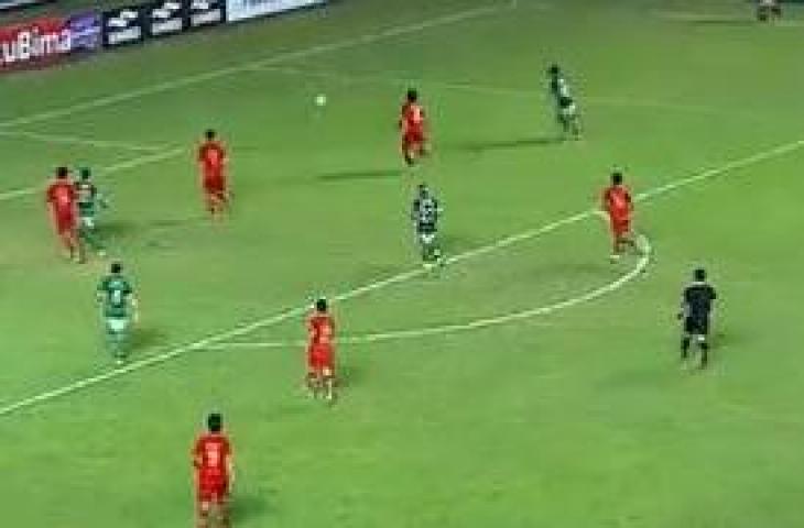 Laga PSS Sleman vs Persija Jakarta di BRI Liga 1 dipimpin wasit Nendi Rohaendi. (bidikan layar Twitter @indosiar)