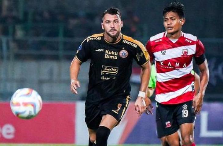 Aksi Marco Simic saat laga Persija Jakarta melawan Madura United. (Dok. Persija)