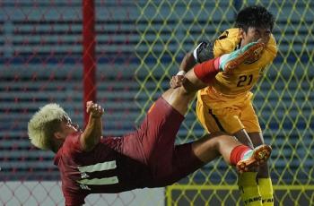 Piala AFF U-23 2023: Momen Ngeri Pemain Thailand Sepak Muka Kapten Brunei Darussalam