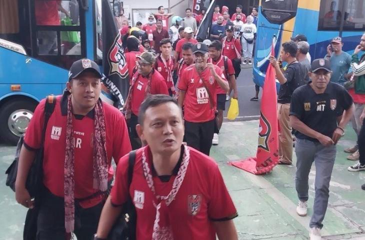 Manajemen Malut United FC akan berlaga di Kompetisi Liga 2 PSSI memberangkatkan 44 orang tua dari 22 pemain Laskar Kie Raha untuk untuk menunaikan ibadah umroh di tanah suci, Selasa (22/8/2023). (Antara/Abdul Fatah)