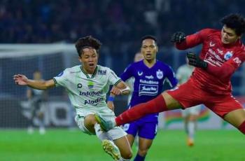 Momen Ngeri Arsan Makarin Kena Tekel Keras Kiper PSIS Semarang, Kepalanya Sampai Diperban karena Pendarahan