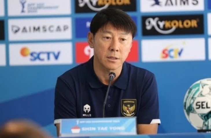 Duel ketat antara Indonesia dan Irak dalam Kualifikasi Piala Dunia 2026 di Stadion Internasional Basra berakhir dengan kekalahan mencolok 1-5 bagi Timnas Indonesia. Shin Tae-yong, sang pelatih, menyatakan kesungguhannya untuk meningkatkan performa timnas. (Dok. PSSI)