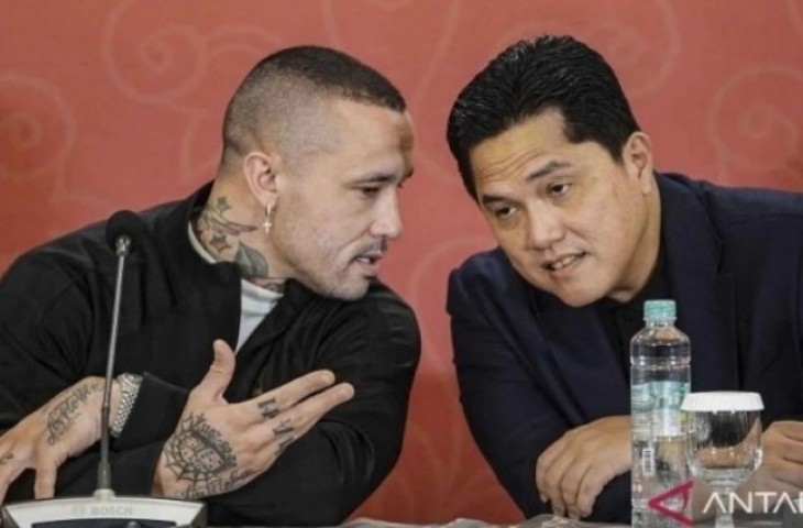 Radja Nainggolan eks Bintang AS Roma beri pesan kepada pemain muda harapan Timnas Indonesia, agar berani melakukan tindakan besar di dalam karirnya. (ANTARA FOTO/Dhemas Reviyanto/nym.