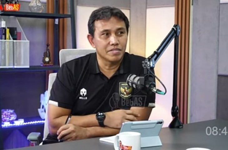 Bima Sakti bicara soal coret pemain diaspora di Timnas Indonesia U-17. (YouTube/Bebas Podcast Id)