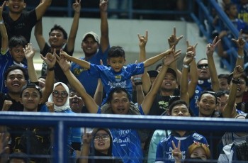 Bobotoh Antusias Saksikan Laga Persib Kontra Persis