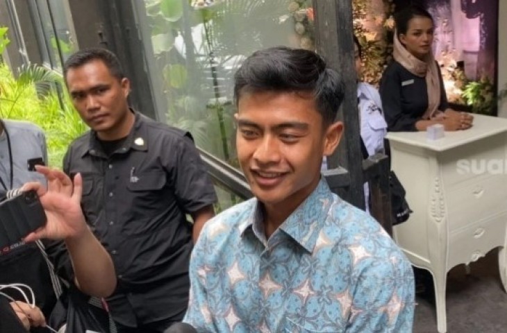 Jalan bareng temen dekat, Pratama Arhan usai menghadiri akad nikah Egy Maulana Vikri dan Adiba Khanza di kawasan Pati Unus, Jakarta, Minggu (10/12/2023). [Suara.com/Adiyoga Priyambodo]