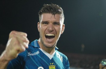 Senang Persib Kembali Bertanding, Tangan Nick Kuipers Curi Perhatian