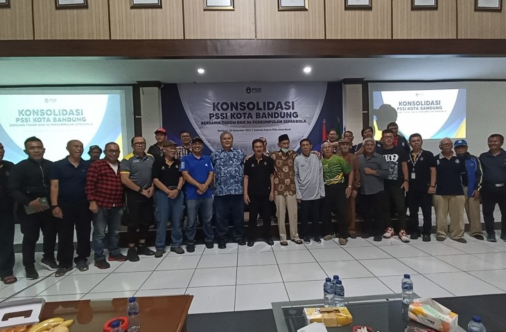 Deputi CEO Persib Teddy Tjahjono hadir dalam acara Konsolidasi Asosiasi Kota Bandung bersama Tokoh dan 36 Perkumpulan Sepak Bola di Gedung Asprov PSSI Jawa Barat, Ahad 24 Desember 2023. (Istimewa)