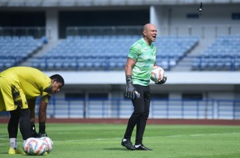 Minus Reky, Passos Sebut Tiga Kiper Persib Bersaing Menjadi Nomor Satu