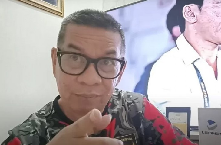 Bung Ropan saat memberi analisis. (bung ropan)